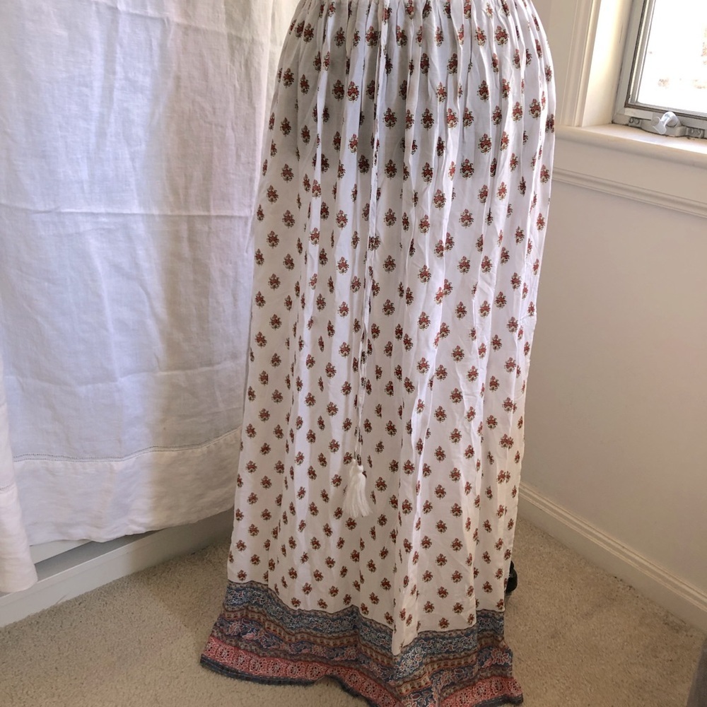 NWOT Mirrou multi floral maxi skirt.pattern border with side slit size 8